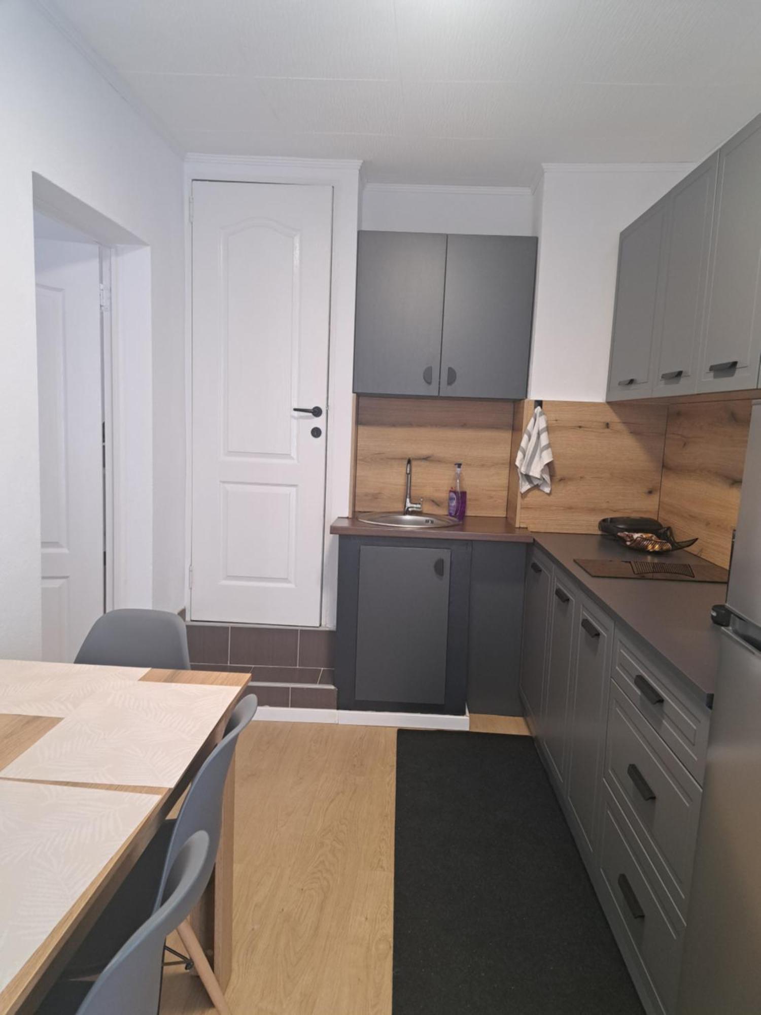 Studio With Free Parking In The Center - Deliamo 3 Сибиу Экстерьер фото