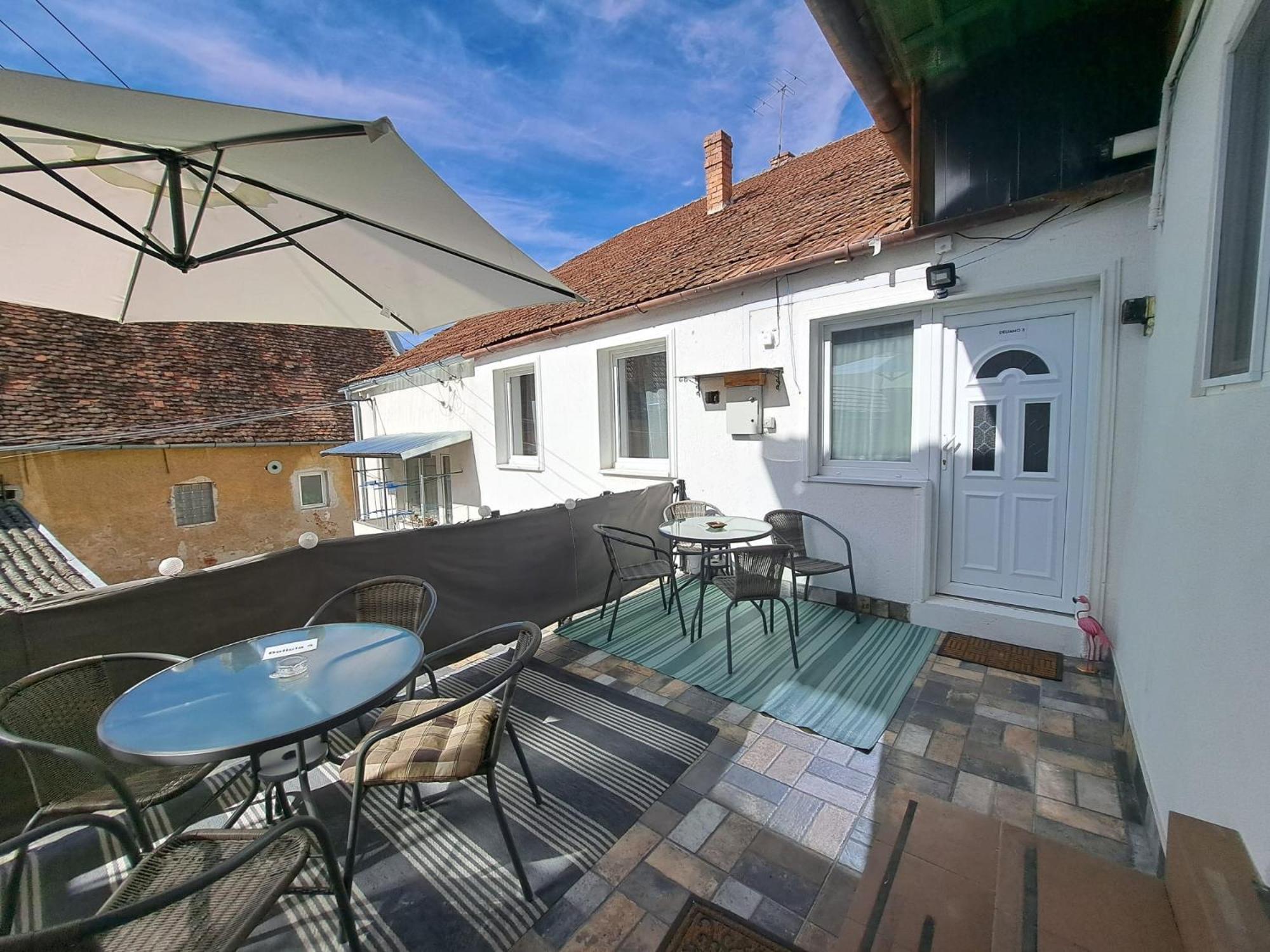 Studio With Free Parking In The Center - Deliamo 3 Сибиу Экстерьер фото